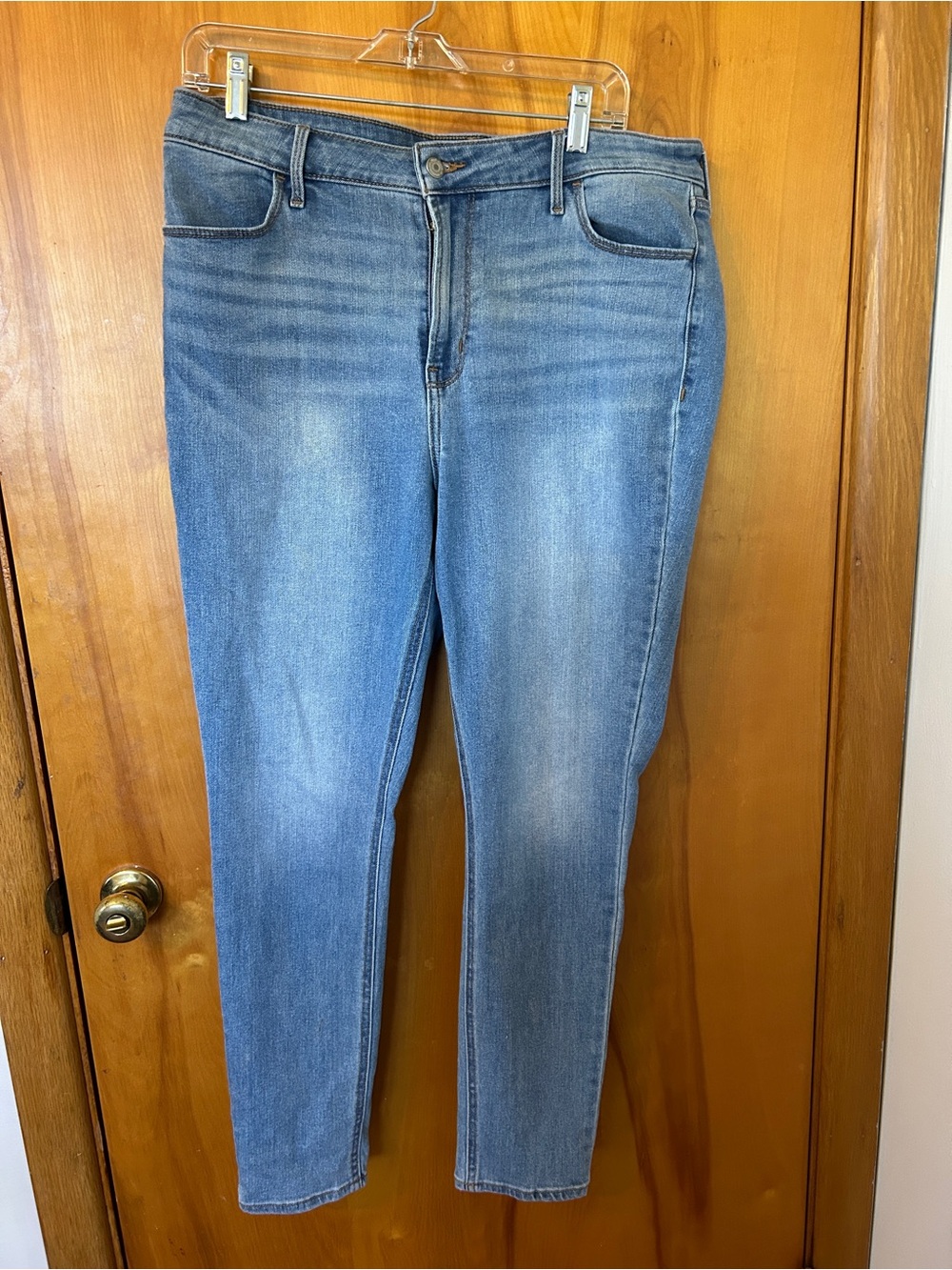 Old Navy Skinny Jeans in Light Blue Wash